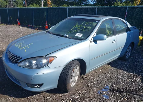 2005 Toyota Camry Xle V6 z USA, uszkodzony, nr VIN 4T1BF30K45U599118